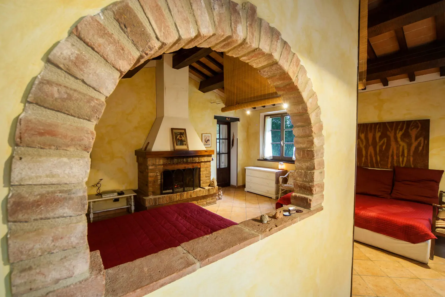 Arche en brique avec cheminée