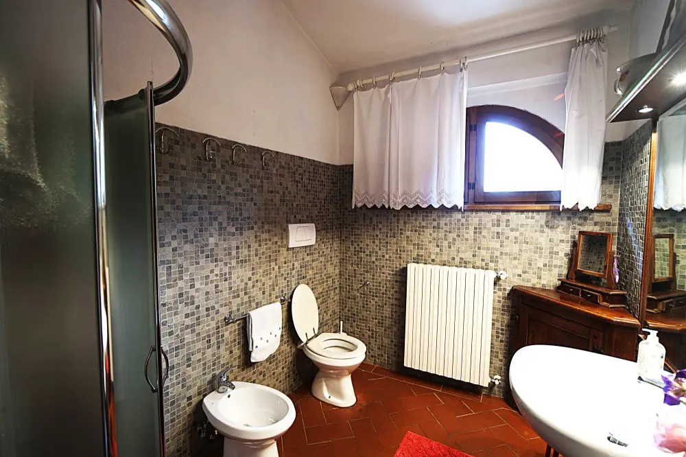 Salle de bains avec mosaïque